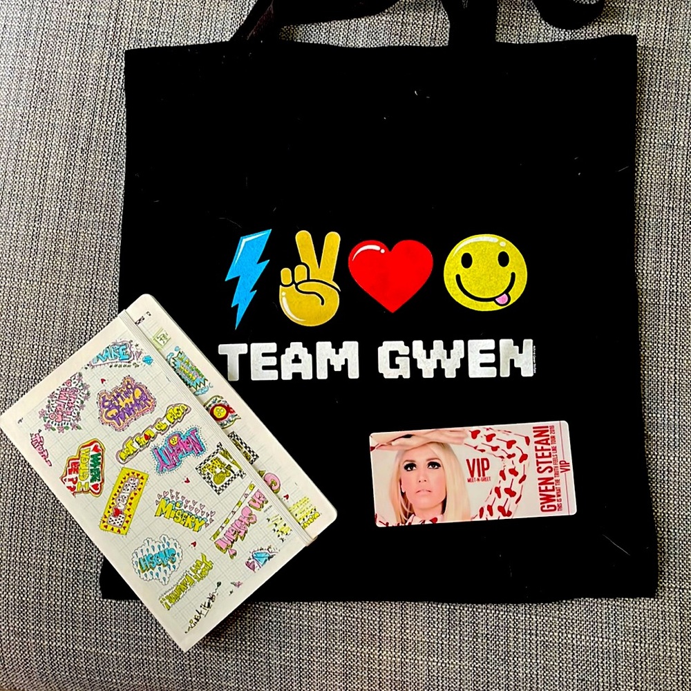 Gwen Stefani VIP tote & notebook